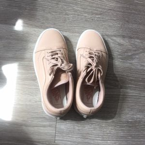 vans old skool in leather. Color: Tan. Size: 5